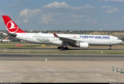 TC LNE Turkish Airlines Airbus A330 303 Photo by Adolfo Bento de Urquía