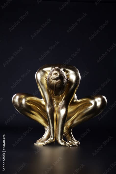 Statue Frau Nackt In Gold Bemalt Portr T Stock Foto Adobe Stock