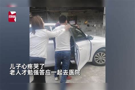 男子母亲节回老家，妈妈生病瞒着不去医院，强抱上车2次心疼哭了男子妈妈