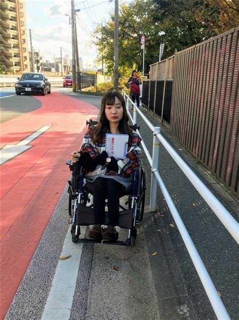 迷惑顔や無関心も電動車いすに乗る18歳「一人で出歩きたいけど」｜【西日本新聞me】