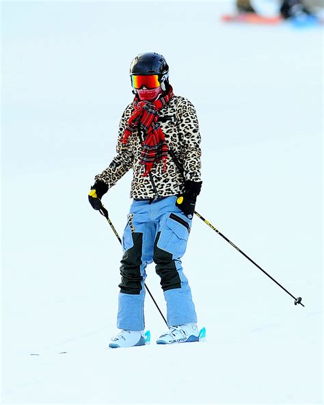 GWEN STEFANI Out Skiing in Mammoth Lakes – HawtCelebs