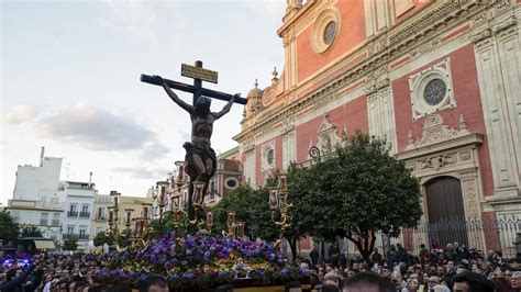 Las Im Genes Del V A Crucis De Las Hermandades Con El Cristo De Los