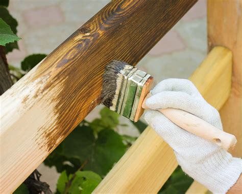 How to stain a fence: DIY in 9 steps | Real Homes