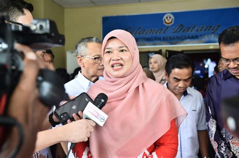 Titipkan Kesungguhan Dalam Penggunaan Bahasa Melayu YB Fadhlina Sidek