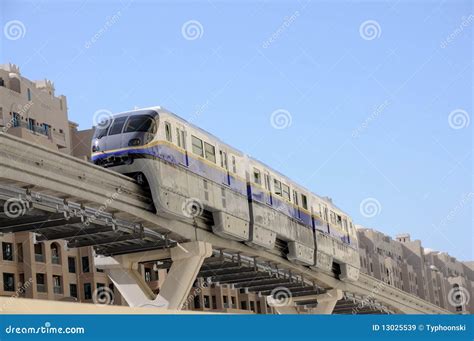 Monotrilho Moderno Em Dubai Imagem De Stock Imagem De Metro Trem