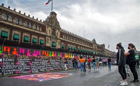 Contingente Feminista Derrumba Vallas En El Zócalo Regeneraciónmx