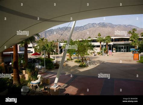 Palm springs international airport terminal hi-res stock photography ...