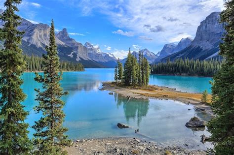 Premium Photo Spirit Island In Maligne Lake Jasper National Park