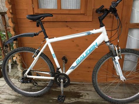 Raleigh White Mountain Bike 21” Large Frame 26” Wheels All Working