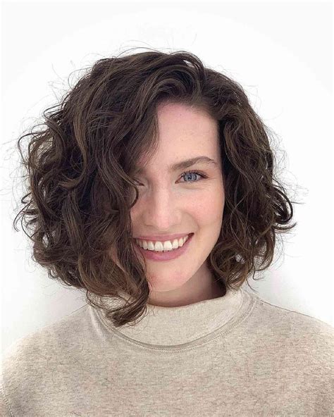 The Layered Wavy Bob Is The Cool Haircut Right Now 20 Ways To Get It