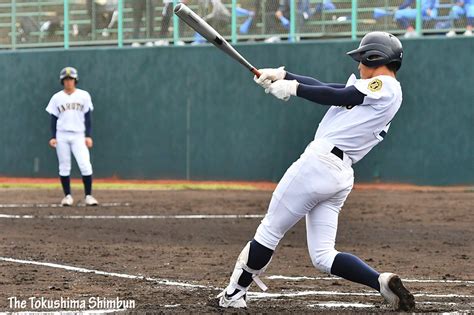 【写真特集】生光学園対鳴門 第75回徳島県高校野球秋季大会第8日｜スポーツ｜写真特集｜徳島新聞デジタル