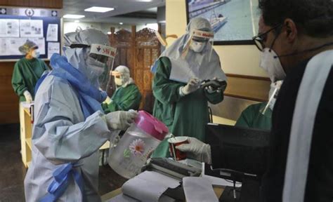 Pacientes De Covid Saturan Hospitales En Ciudades De La India