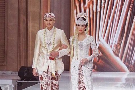 √ 34 Pakaian Adat Provinsi Indonesia Beserta Gambarnya