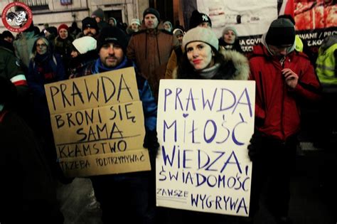 Protest Przed Sejmem Przeciw Segregacji Sanitarnej I Paszportom