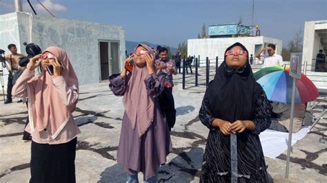 Waspada Ternyata Ini Bahaya Melihat Gerhana Matahari Secara Langsung