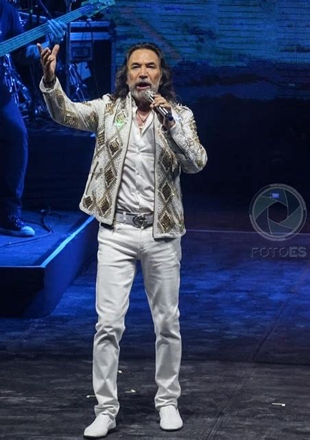 El Buki Interpret Sus Mejores Xitos En El Auditorio Guelaguetza