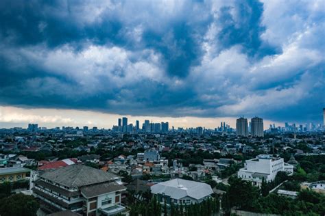 Hujan Disertai Angin Berpotensi Terjadi Di Jaksel Dan Jaktim Sore Ini