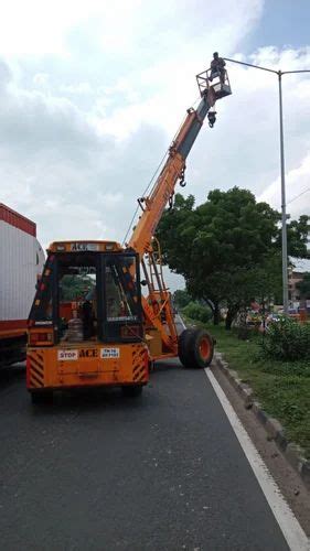 Mild Steel Round Iron High Mast Lighting Pole For Highway 20 M At Rs