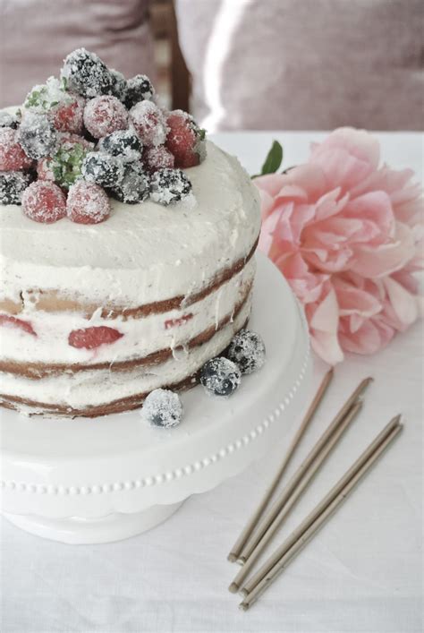 Naked Cake Mit Gezuckerten Beeren Living Elements