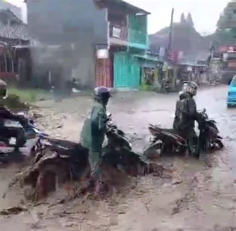 Luapan Air Sungai Tersumbat Banyaknya Sampah Sebabkan Dua Desa Terendam