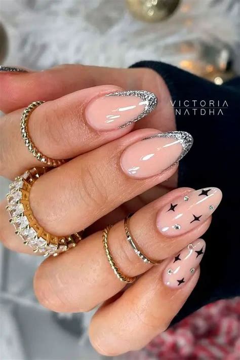 21 Best New Years Eve Nail Ideas Lauren Erro Gel Nails New Year S