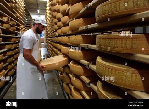 Gruyère Cheese Banque De Photographies Et Dimages à Haute Résolution