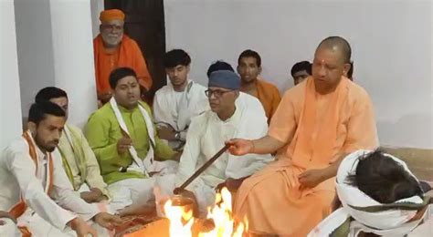 Yogi Adityanath Office On Twitter Rt Gorakhnathmndr श्वेते वृषे समारूढा श्वेताम्बरधरा शुचिः