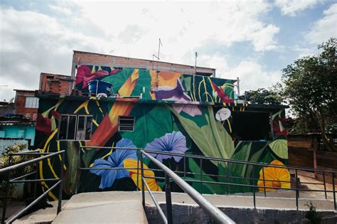 Gerando Falcões e Suvinil transformam favela em galeria a céu aberto