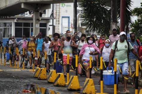 Jornal Correio Ap S Feriad O Ferry Boat Tem Espera De At H Para