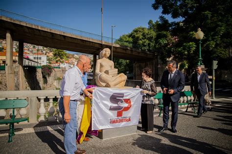 Inauguração do monumento A Professora mármore de Francisco Simões