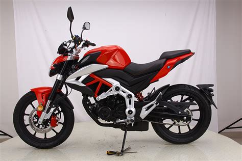 High Performance Naked Sport Motorcycle 200 Cc 250 Cc Comfortable Swift