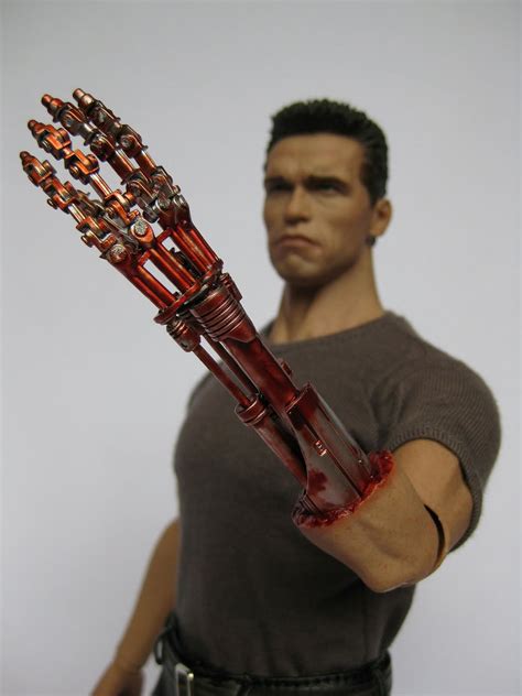 DeSMOnd Collection Hot Toys T In Terminator Pt