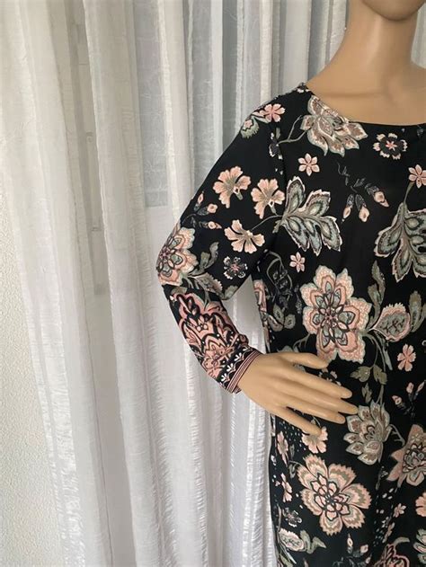 Perfekter Auftritt Spezielles Kleid Schwarz Mit Blumen Kaufen