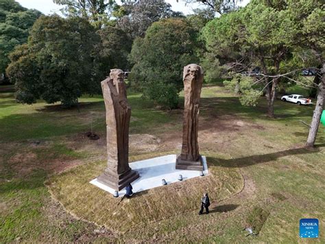 ESPECIAL Esculturas De Confucio Y Lao Tse Dialogan En Un Parque De