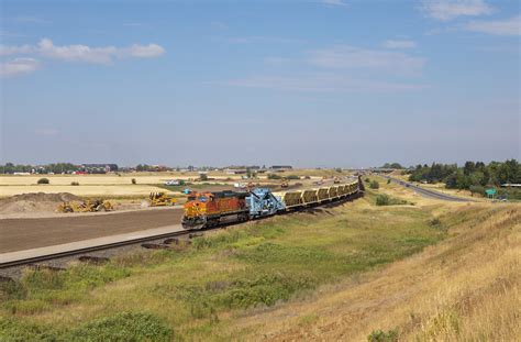 GE C44 9W 4332 Der BNSF Zwischen Belgrade Und Bozeman