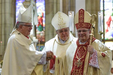 Dom Joel Portella Amado toma posse como bispo de Petrópolis