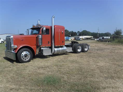 2017 Peterbilt 389