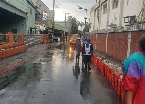 新北午後大雨 土城永豐路淹水迅速搶災恢復通行 大台北 地方 聯合新聞網