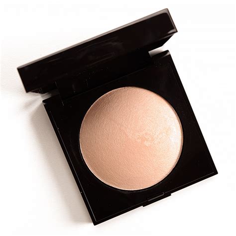 The 7 Best Highlighters For Oily Skin To Give You A Gorgeous Glow That Isnt Greasy