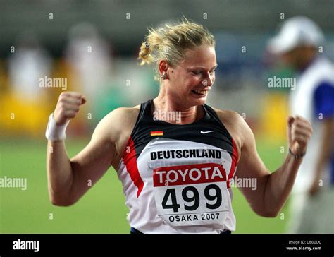 Deutschen Kugelsto En Athlet Nadine Kleinert Feiert Gewinn Der