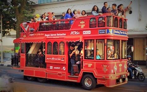 Berpetualang Di Kota Kembang Dengan Bus Bandros