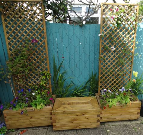 Block style trough wooden planters with trellis – Premier Wooden Planters