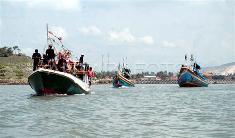 Larung Sesaji Antara Foto