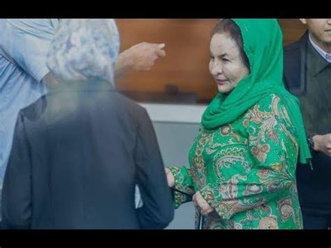 Rosmah Arrives At Macc Headquarters Youtube