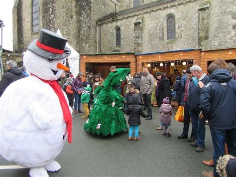 Vendée le Marché de Noël de Beaulieu sous la Roche voit les choses en