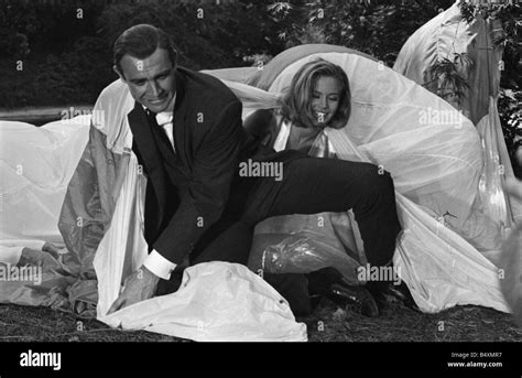 Film Goldfinger 1964 Sean Connery Honor Blackman James Bond 007 Stock