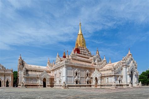 Premium Photo Ananda Pagoda Temple In Bagan Myanmar