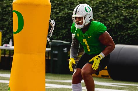 Oregon Ducks Freshman Linebackers Justin Flowe Noah Sewell Expected To