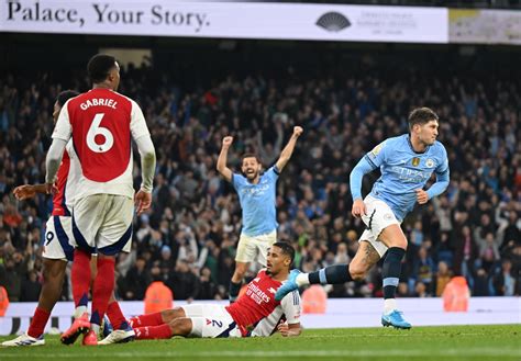 Manchester City en el final logró empatar al Arsenal 2 2 y mantuvo