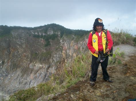 Sulawesi Indonesia Tour Mahawu Volcano Trekking Tour